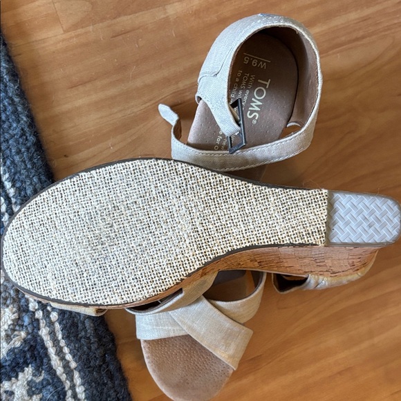 TOMS Women's Strappy Cream Wedge Sandals worn once - Picture 6 of 8